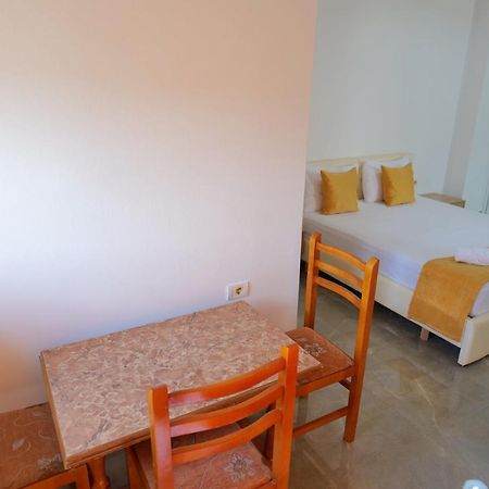 Hotel Adi-Vera Sarande Ngoại thất bức ảnh