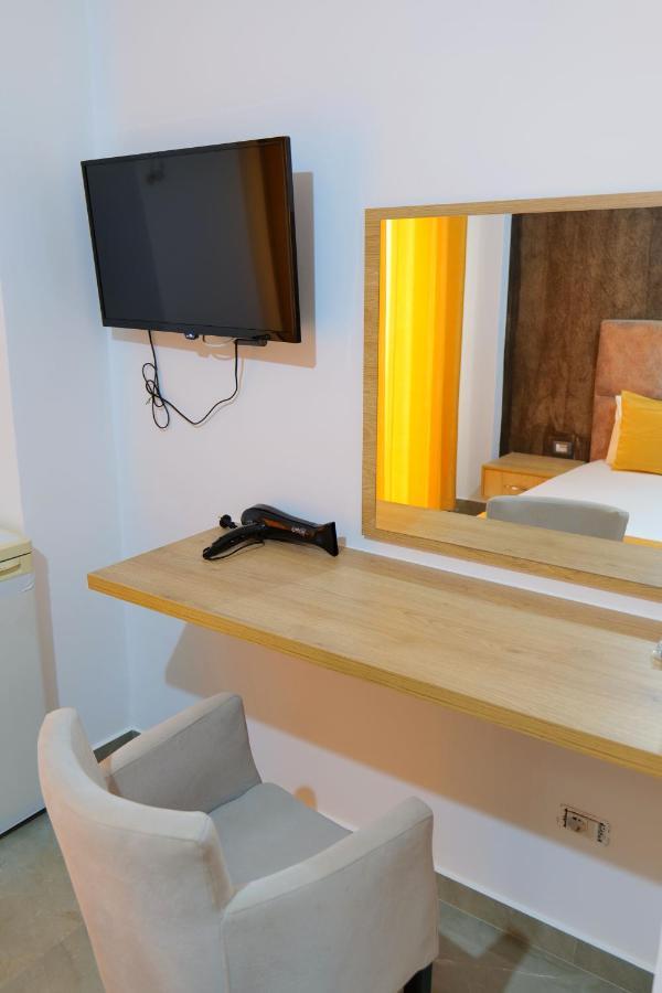 Hotel Adi-Vera Sarande Ngoại thất bức ảnh