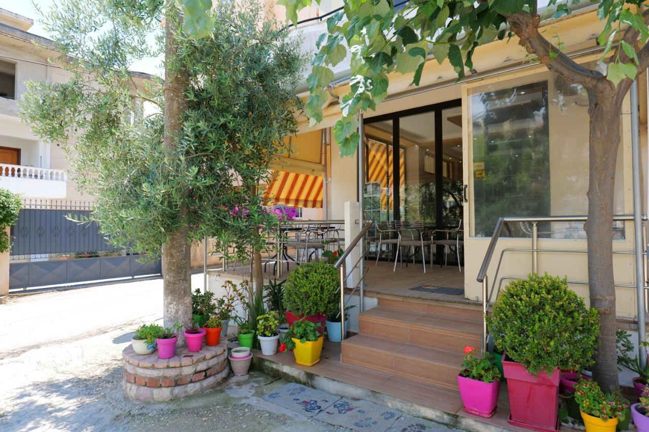 Hotel Adi-Vera Sarande Ngoại thất bức ảnh