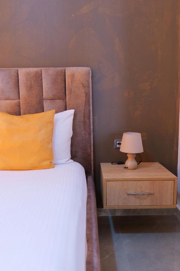 Hotel Adi-Vera Sarande Ngoại thất bức ảnh