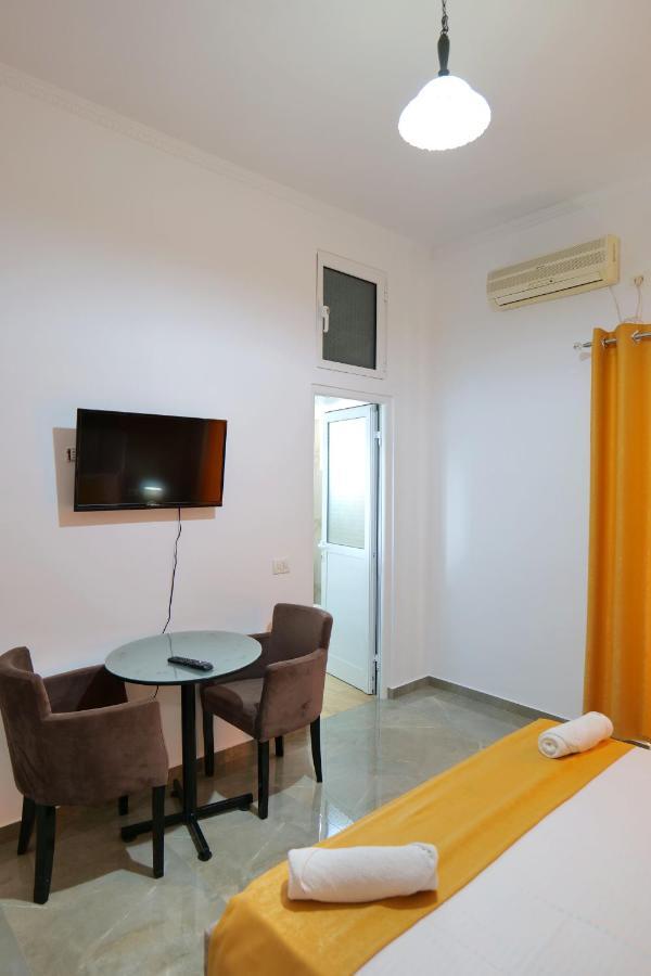 Hotel Adi-Vera Sarande Ngoại thất bức ảnh