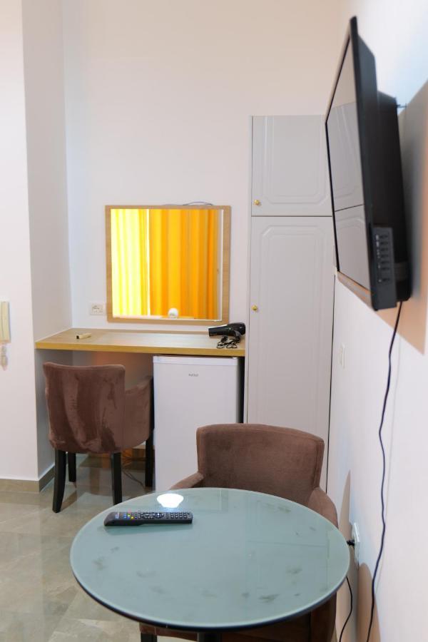 Hotel Adi-Vera Sarande Ngoại thất bức ảnh