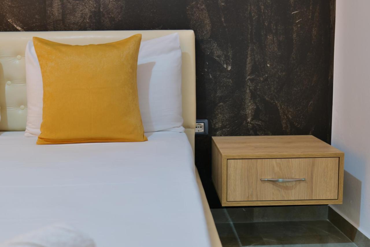 Hotel Adi-Vera Sarande Ngoại thất bức ảnh