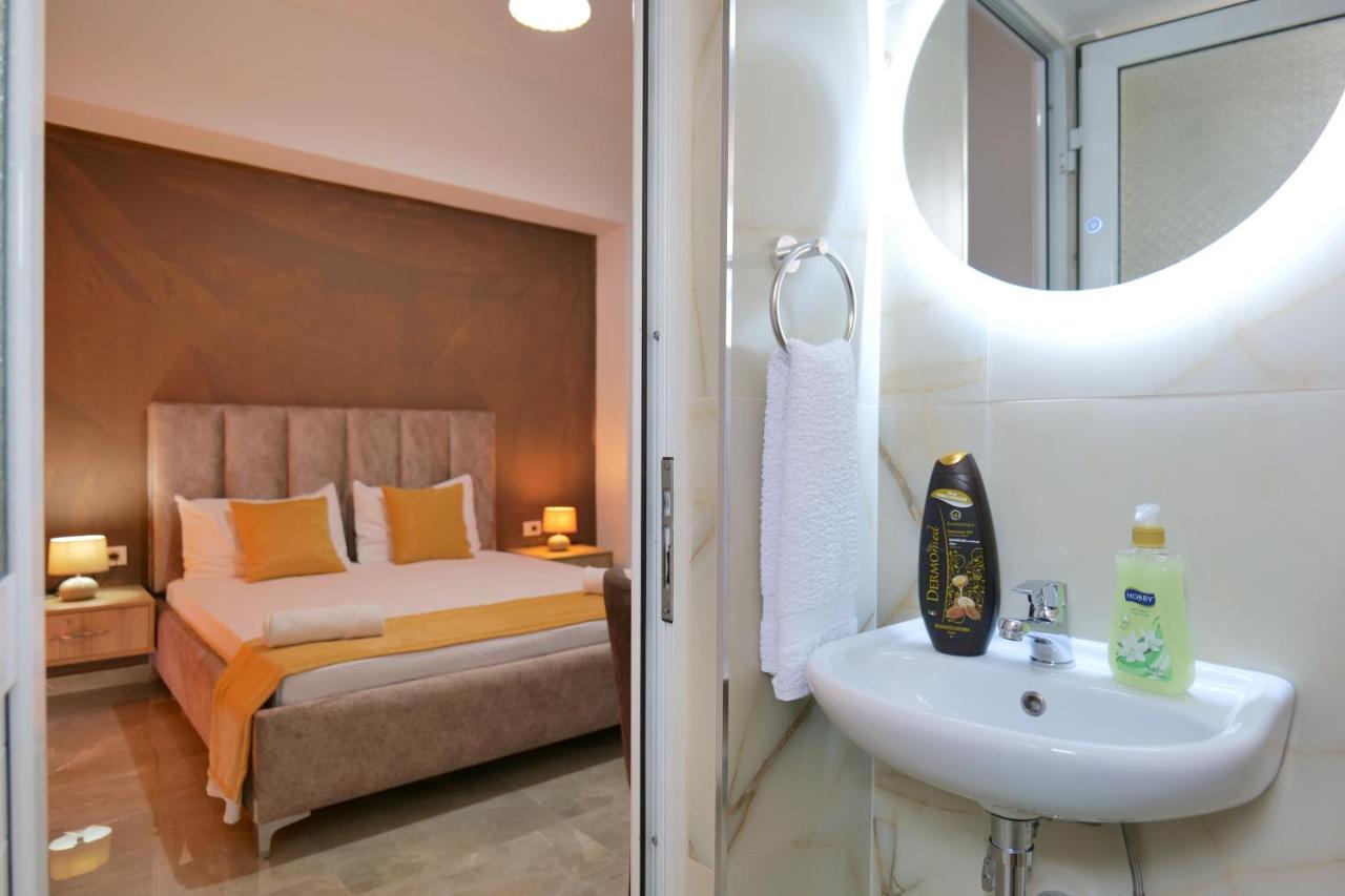 Hotel Adi-Vera Sarande Ngoại thất bức ảnh
