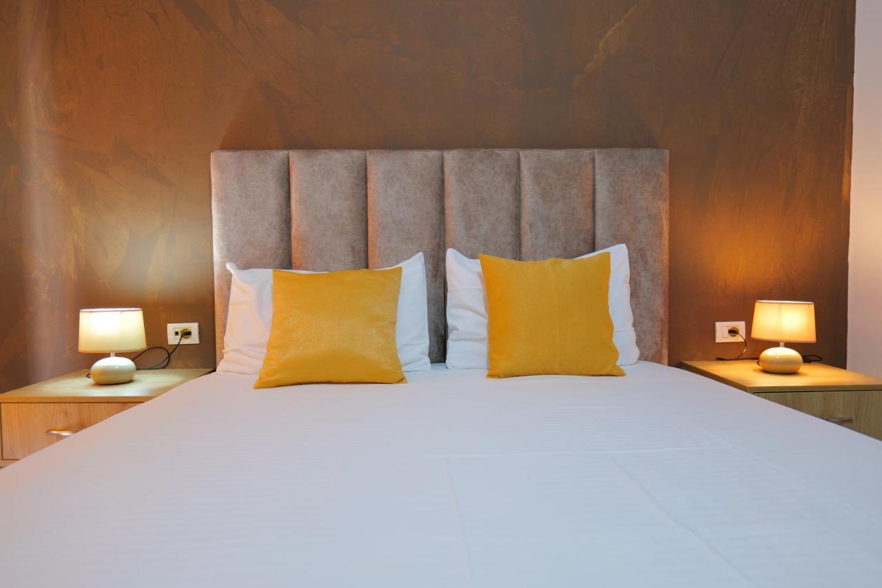 Hotel Adi-Vera Sarande Ngoại thất bức ảnh