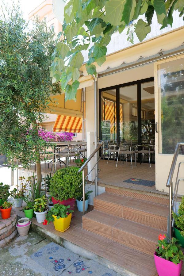 Hotel Adi-Vera Sarande Ngoại thất bức ảnh