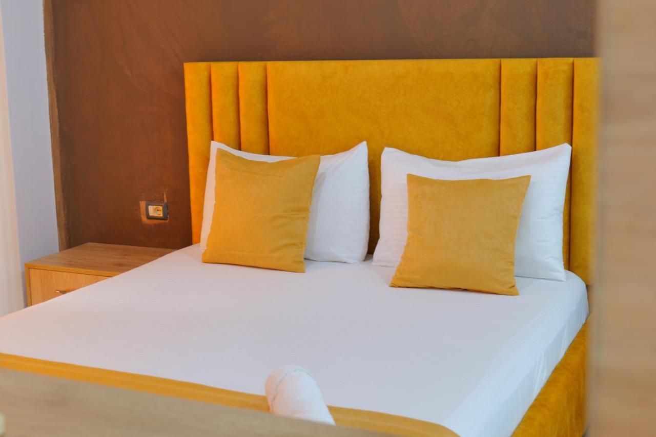 Hotel Adi-Vera Sarande Ngoại thất bức ảnh