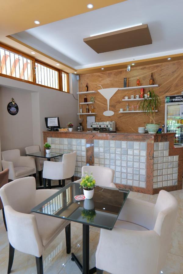 Hotel Adi-Vera Sarande Ngoại thất bức ảnh